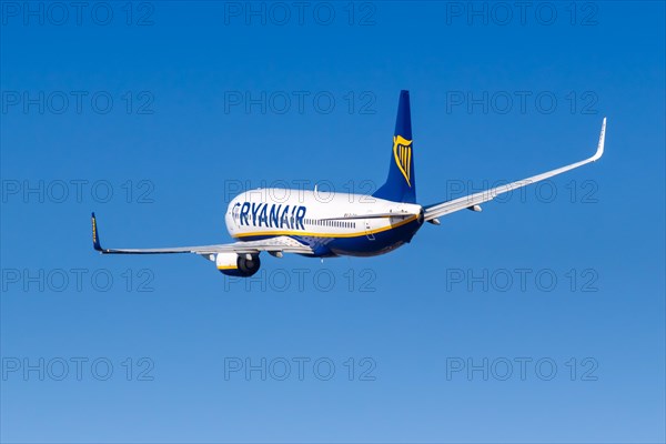 A Ryanair Boeing 737-800 aircraft with registration number EI-EVO at Madeira Airport