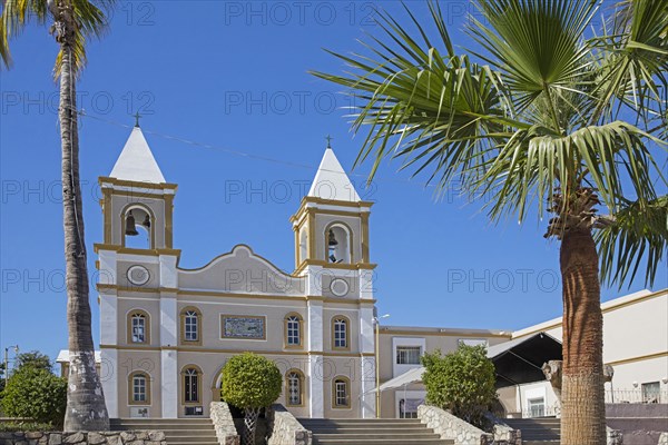 Plaza Mijares and 18th century Jesuit San Jose mission church of 1730 in the city San Jose del Cabo on the peninsula of Baja California Sur