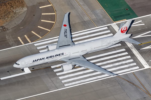 A Japan Airlines Boeing 777-300