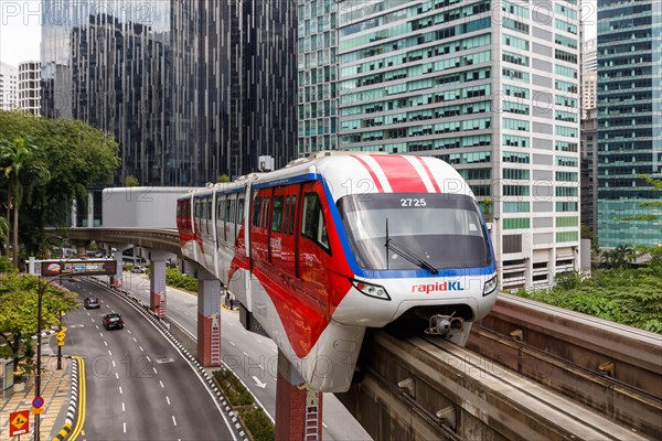 Monorail monorail at Raja Chulan public transport stop in Kuala Lumpur