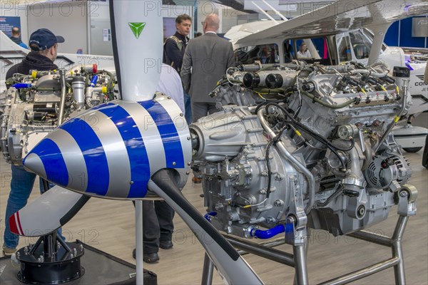 Aircraft engine with propeller on stand