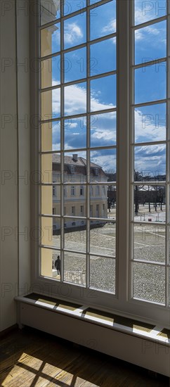 Floor window in the upper round hall