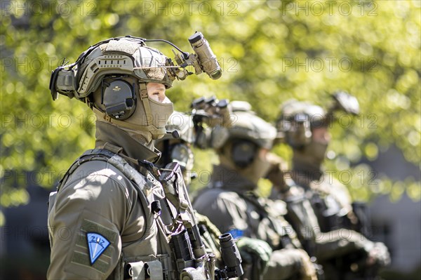 Members of the special unit Zentrale Unterstuetzungsgruppe Zoll