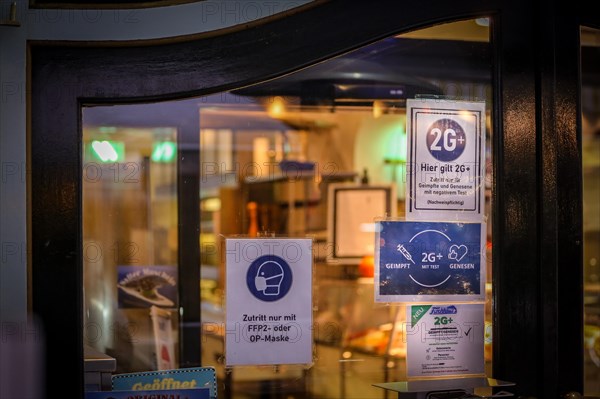 A sign outside a pub indicates the new catering access restrictions to combat the COVID-19 pandemic in Duesseldorf