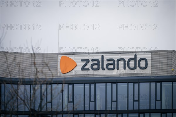 The lettering of the Zalando company at their location in Berlin. 04.02.2022.