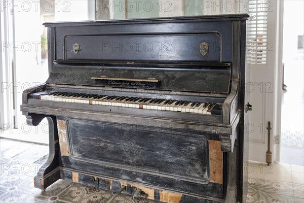 Old piano