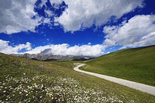 Road on Campo Imperatore