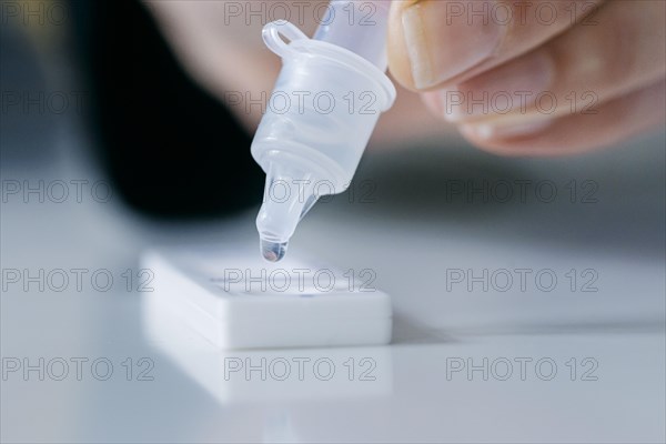 Symbol photo on the topic ' Compulsory testing in the office '. A Sars Covid-19 antigen rapid test lies on a desk. Berlin