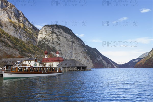 Boat with tourists in front of the Sankt Bartholomae