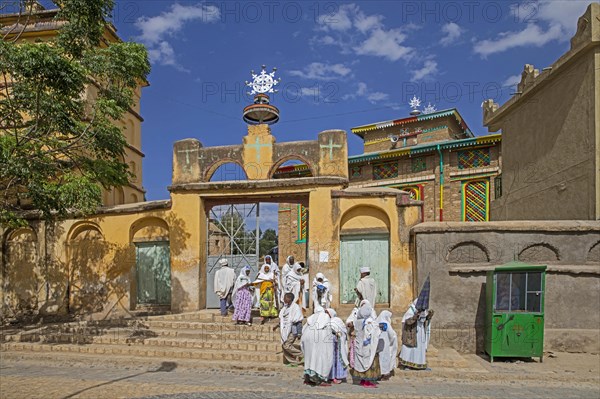 Churchgoers dressed in white leaving the Arabtu Ensessa Church