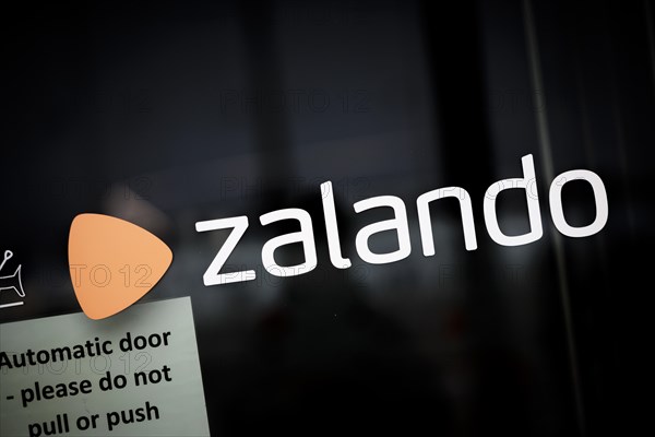 The lettering of the Zalando company at their location in Berlin. 04.02.2022.