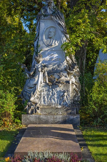 Honorary grave of the composer Carl Milloecker