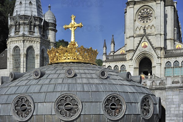 Gilded crown and cross surmounting the dome of the Basilica of our Lady of the Rosary