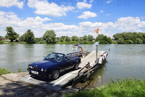 Yaw rope ferry across the Danube