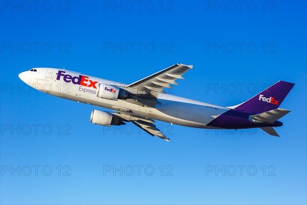 A FedEx Express Airbus A300-600F with registration number N669FE at Los Angeles Airport