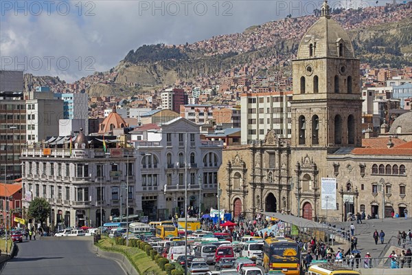 Busy traffic and the Iglesia San Francisco