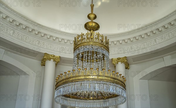 Chandelier in the upper round hall