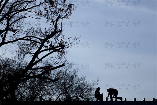 Two craftsmen silhouetted on a building site in Berlin