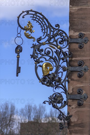 Historical nose sign of the Goldenes Posthorn Inn