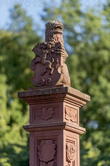 Hessian lion with escutcheon