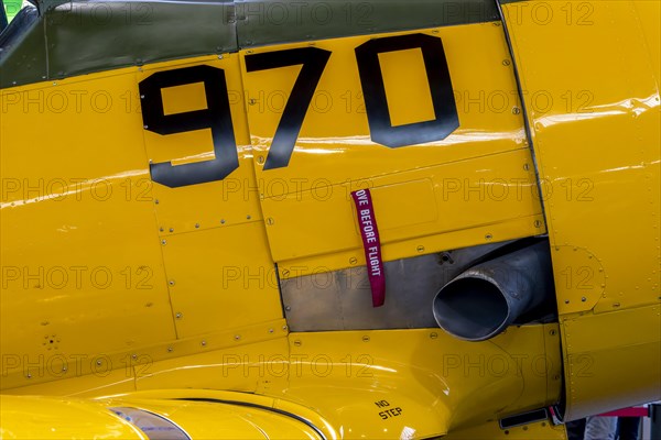 Yellow bonnet with black inscription 970