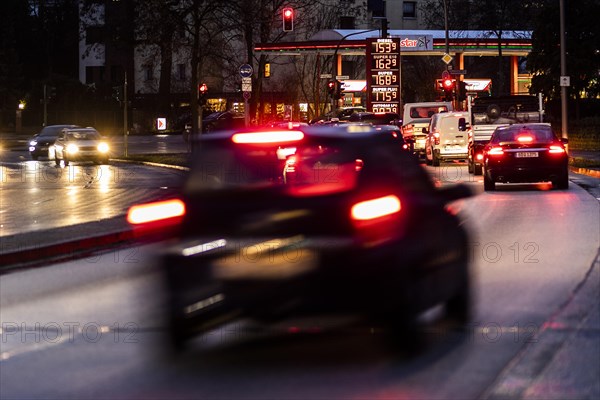 A petrol station with price display stands out behind the rush hour traffic in Berlin