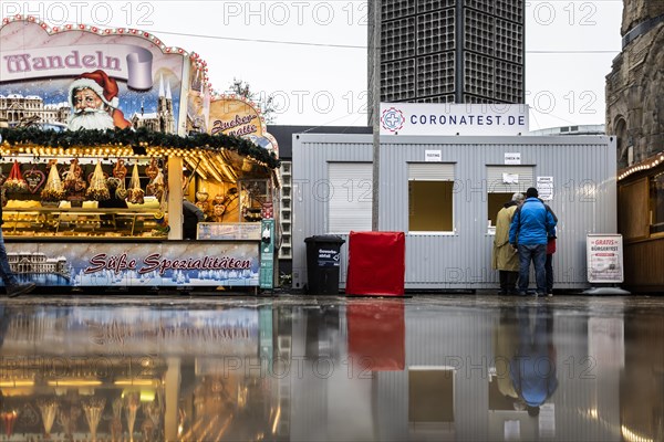 A Corona test station stands at Christmas market on Breitscheidplatz in Berlin