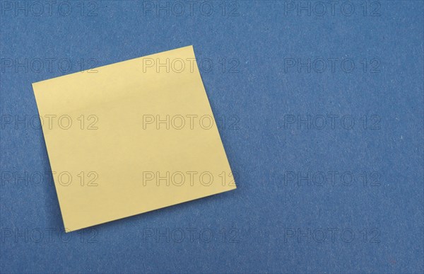 Postit over blue with copy space
