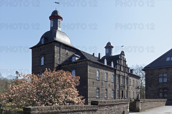 Hugenpoet Castle