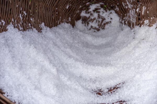 Fresh salt or sodium chloride using the example of salt traditionally produced by hand from brine in the Bad Frankenhausen show and graduation works