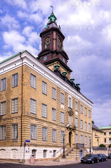 The historic Sahlgrenska huset at Norra Hamngatan 14 and behind it the German Church