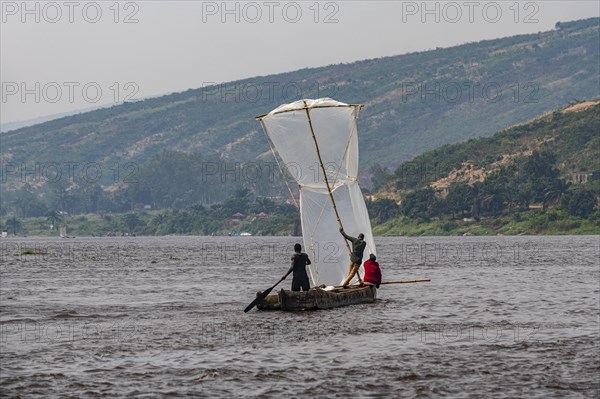 Improvised sailing boat on the Congo river