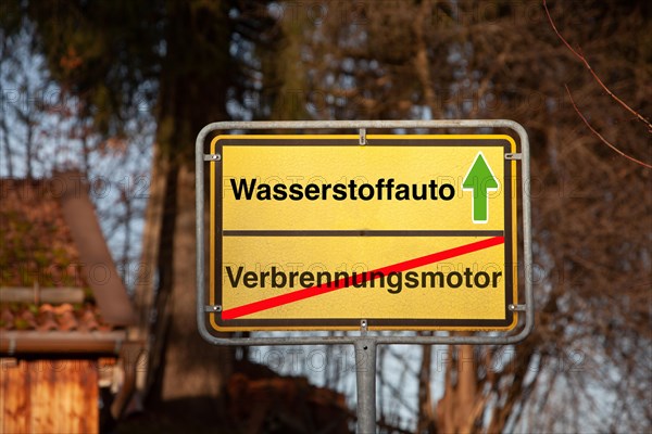 Place-name sign with the inscription Combustion engine