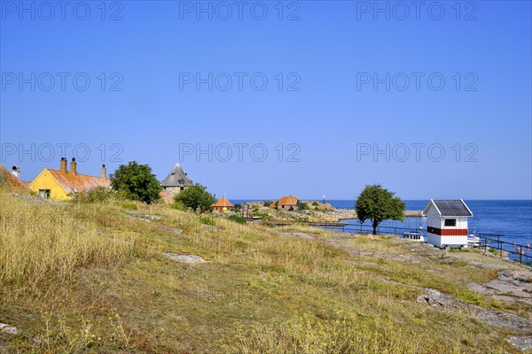 On the road on the Pea Islands