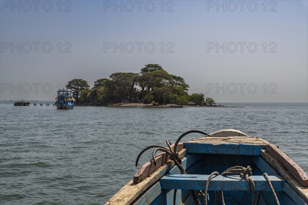 Boats approaching Unesco site Kunta Kinteh or James island