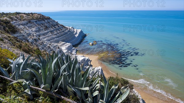 Chalk cliff Scala dei Turchi