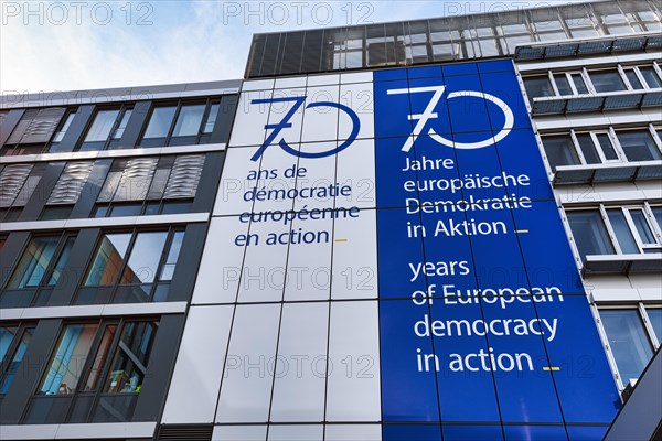 Multilingual lettering on facade