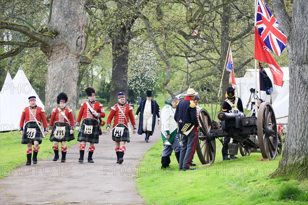 Soldiers with cannon