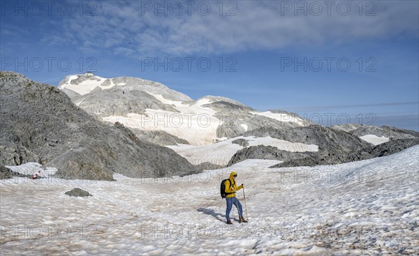 Mountaineers climbing the Hochkoenig in a snowfield