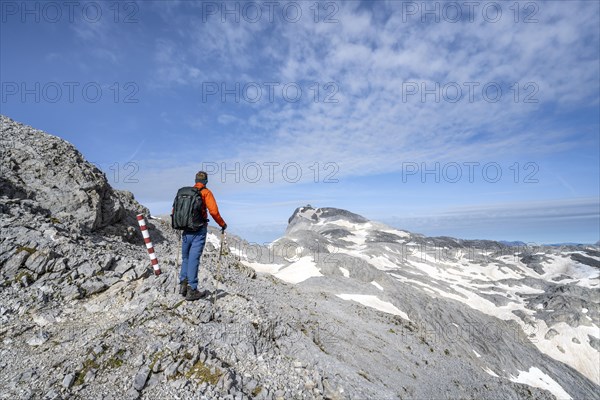 Mountaineers climbing the Hochkoenig