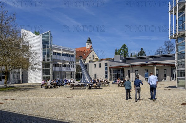 University of Applied Sciences and students during lunch break