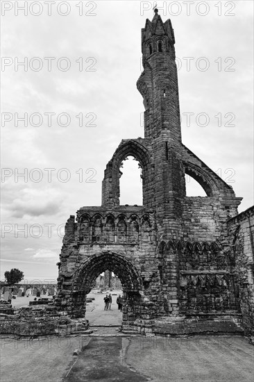 Tourists in front of ruined cathedral