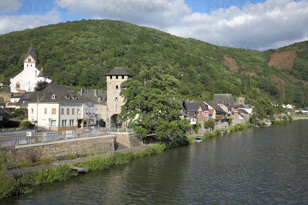 View of townscape with gate tower and houses on the Lahn