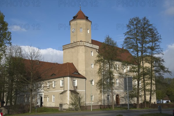 Spremberg Castle in the centre of Spremberg is home to the district library of the Spree-Neisse district and the Lower Lusatian Heath Museum. Niederlausitz