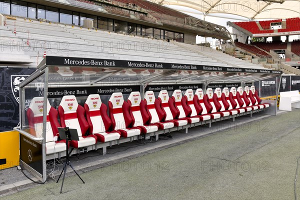 Coach's bench VfB Stuttgart with laptop