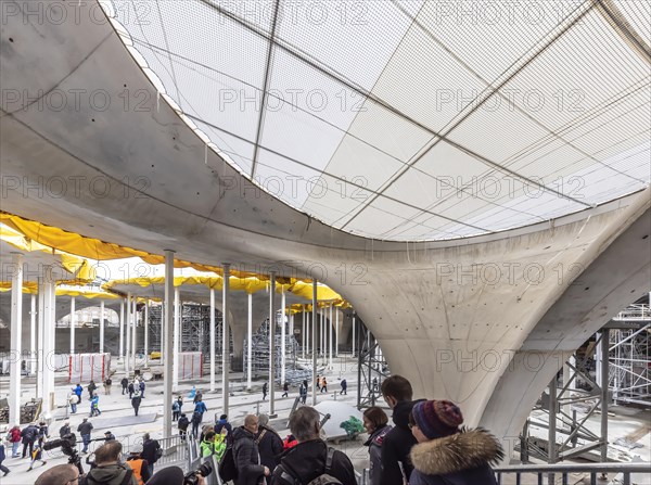 Concrete chalice pillar in the underground platform hall