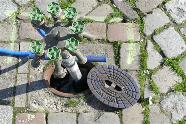 Standpipe with water taps at an underground hydrant