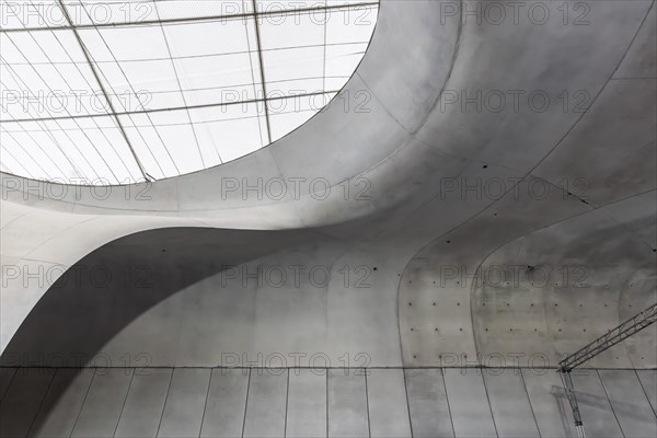 Concrete chalice pillar in the underground platform hall