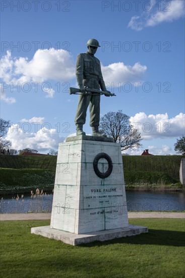 Vore Faldne monument