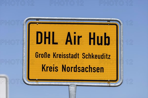 Place-name sign DHL Air Hub